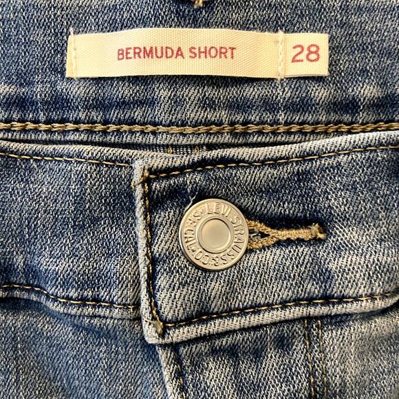 Levi's Bermuda Short 5-Pocket Zip Fly Medium Wash Raw Hem Denim Blue 28" - Picture 3 of 5